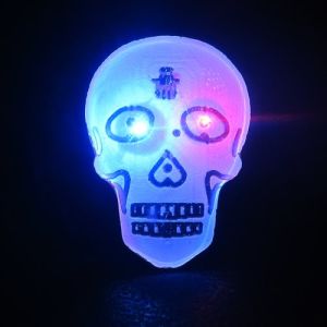 Light Up Skull Flashing Pin Body Light